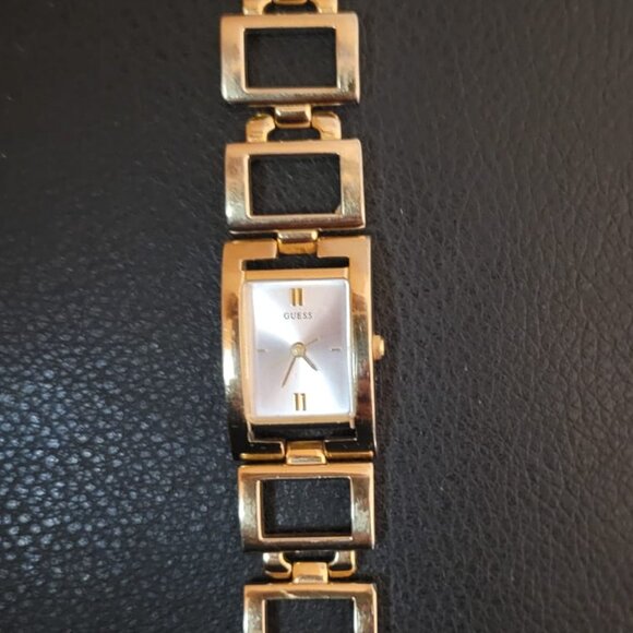 Guess Women's Watch - Model I90217L1 (Copied ad) - Picture 1 of 3